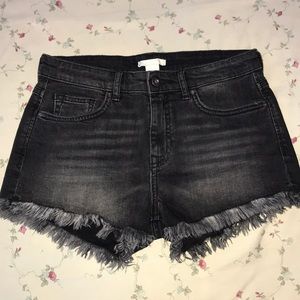 H&M distressed black short shorts size 4US.